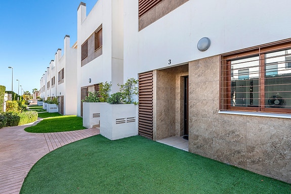 RESERVERT! Møblert leilighet med høy standard og attraktiv beliggenhet i La Zenia - Gangavstand til alt