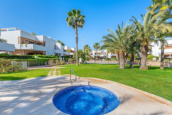 RESERVERT! Møblert leilighet med høy standard og attraktiv beliggenhet i La Zenia - Gangavstand til alt