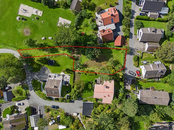 Velkommen til Terrengveien 2, presentert av eiendomsmegler Edvard Chapsang ved Eie eiendomsmegling avdeling Sandvika.