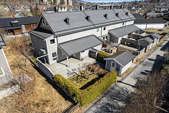 Robin Lauritzen v/ Krogsveen Eiendomsmegling har gleden av å presentere Munkebekken 214!