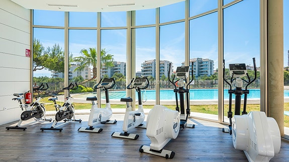 Penthouseleilighet med 3 soverom, stor takterrasse og panoramautsikt - Attraktive fellesområder med oppvarmet basseng