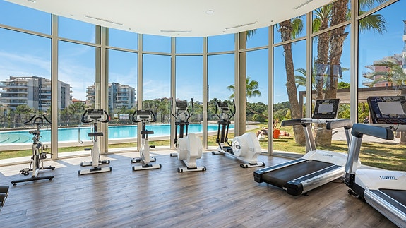 Penthouseleilighet med 3 soverom, stor takterrasse og panoramautsikt - Attraktive fellesområder med oppvarmet basseng