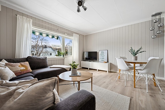 Velkommen til Storgata 17 A - Sentrumsnær og flott 2-roms leilighet med solrik balkong, moderne innredning og boder