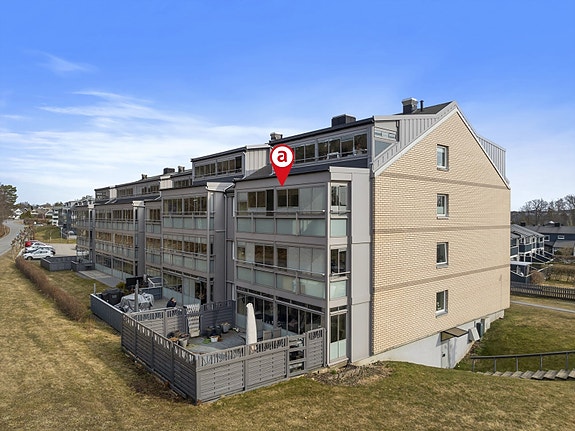 Velkommen til Thor Heyerdahlsgate 8 - Flott 4 roms leilighet i 3.etasje med innglasset veranda.