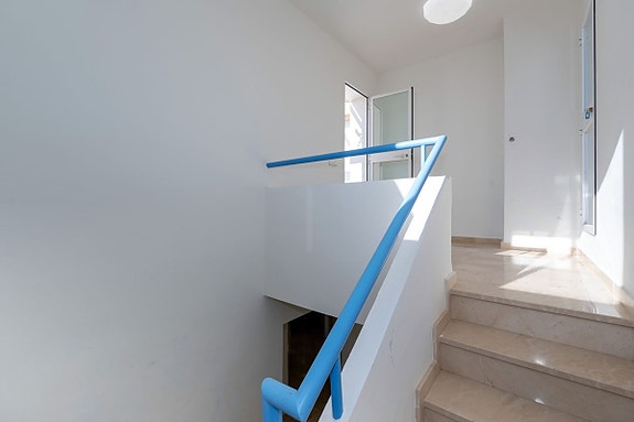 Eksklusiv toppleilighet rett ved stranden i Casares del Mar - Totalrenovert med store terrasser og panoramautsikt