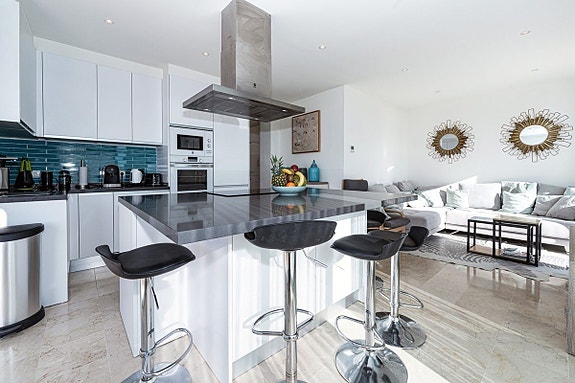 Eksklusiv toppleilighet rett ved stranden i Casares del Mar - Totalrenovert med store terrasser og panoramautsikt