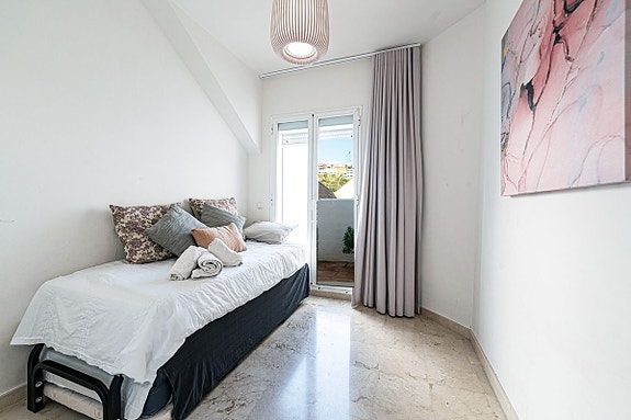 Eksklusiv toppleilighet rett ved stranden i Casares del Mar - Totalrenovert med store terrasser og panoramautsikt