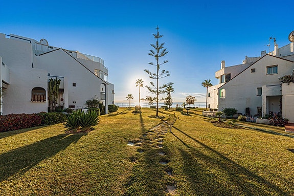Eksklusiv toppleilighet rett ved stranden i Casares del Mar - Totalrenovert med store terrasser og panoramautsikt