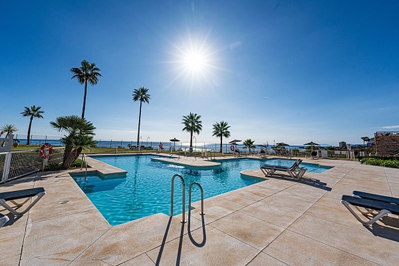 Eksklusiv toppleilighet rett ved stranden i Casares del Mar - Totalrenovert med store terrasser og panoramautsikt