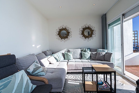 Eksklusiv toppleilighet rett ved stranden i Casares del Mar - Totalrenovert med store terrasser og panoramautsikt