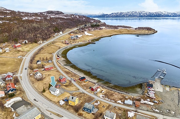 Velkommen til Handelstranda 27 - En oppusset enebolig med naturskjønn beliggenhet i Talvikbukta!