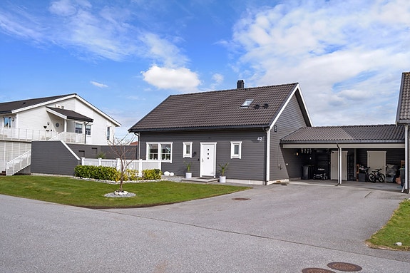 Velkommen til Lisavegen 42 presentert av Torstein Drevik v/Notar