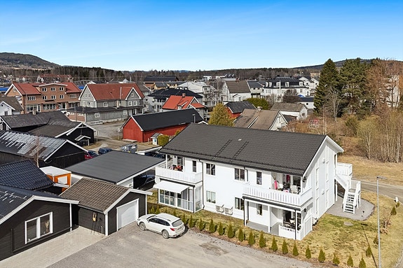 Velkommen til Karl Thonanders veg 5B, en flott leilighet i Skarnes sentrum