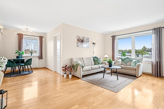 DNB Eiendom v/Ronny Skjedsvoll Strøm har gleden av å presentere en lys 3(4)-roms i Granittveien 1!