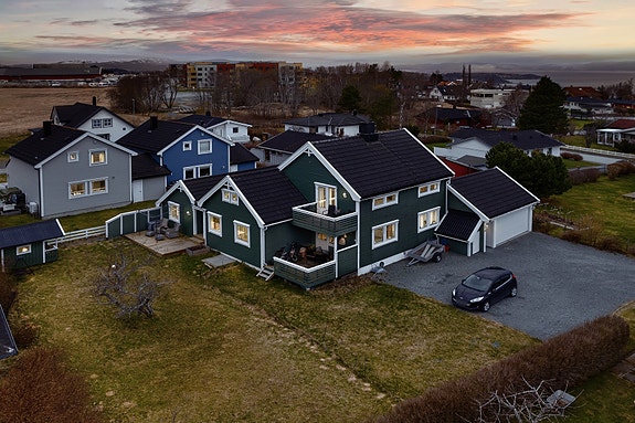 EiendomsMegler1 v/Marius Aune Olsen har gleden av å presentere Reppevegen 51 - En romslig enebolig med utleie i rolige og landlige omgivelser.