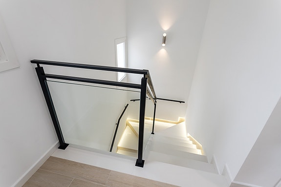 Kun 1 igjen! Rekkehus med 3 soverom | Stor terrasse og takterrasse | Hage og privat basseng