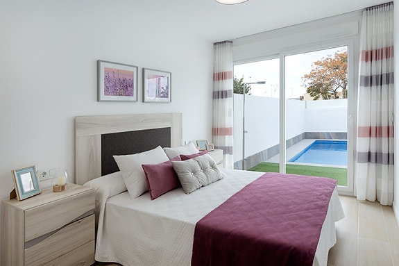 Kun 1 igjen! Rekkehus med 3 soverom | Stor terrasse og takterrasse | Hage og privat basseng