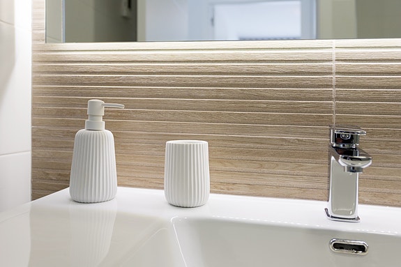 Kun 1 igjen! Rekkehus med 3 soverom | Stor terrasse og takterrasse | Hage og privat basseng