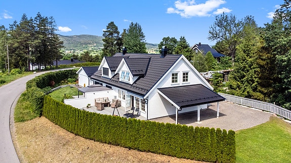 Velkommen til en strøken halvpart av tomannsbolig i Vebergveien 17B til salgs ved Stein Erik Lie, Proaktiv Eiendomsmegling!