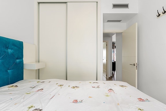 Toppleilighet med 3 soverom og takterrasse | Flotte fellesområder | Parkering og bod | Møblert og klar for innflyttning