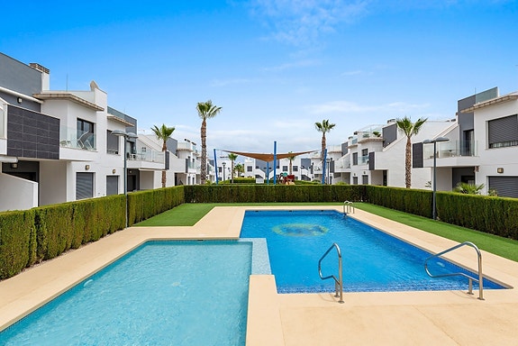 Toppleilighet med 3 soverom og takterrasse | Flotte fellesområder | Parkering og bod | Møblert og klar for innflyttning