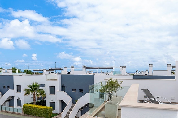 Toppleilighet med 3 soverom og takterrasse | Flotte fellesområder | Parkering og bod | Møblert og klar for innflyttning