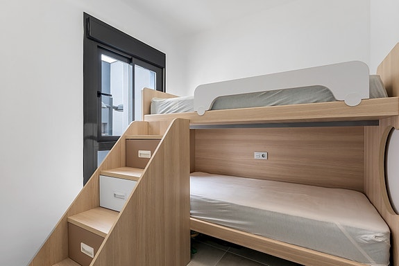 Toppleilighet med 3 soverom og takterrasse | Flotte fellesområder | Parkering og bod | Møblert og klar for innflyttning