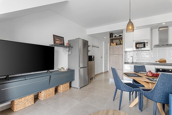 Toppleilighet med 3 soverom og takterrasse | Flotte fellesområder | Parkering og bod | Møblert og klar for innflyttning