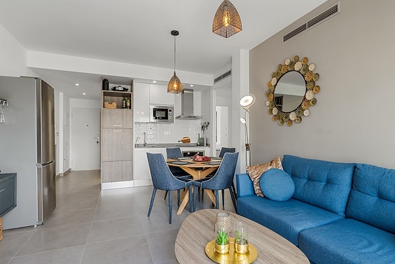 Toppleilighet med 3 soverom og takterrasse | Flotte fellesområder | Parkering og bod | Møblert og klar for innflyttning