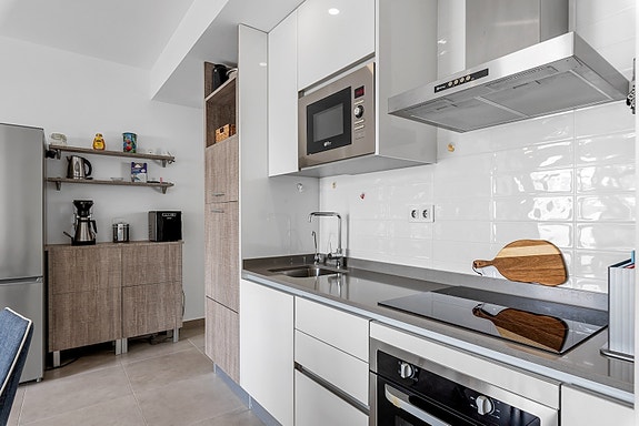 Toppleilighet med 3 soverom og takterrasse | Flotte fellesområder | Parkering og bod | Møblert og klar for innflyttning