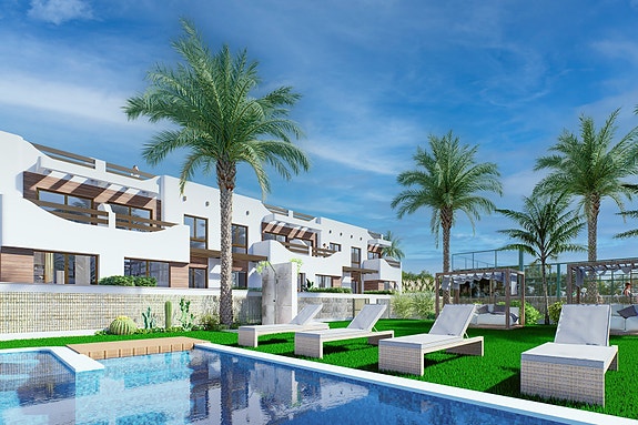 Nyhet | Kun 150 m til flott strand | Moderne penthouse-leilighet med havutsikt | Takterrasse | Flotte fellesområder