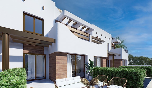 Nyhet | Kun 150 m til flott strand | Moderne penthouse-leilighet med havutsikt | Takterrasse | Flotte fellesområder