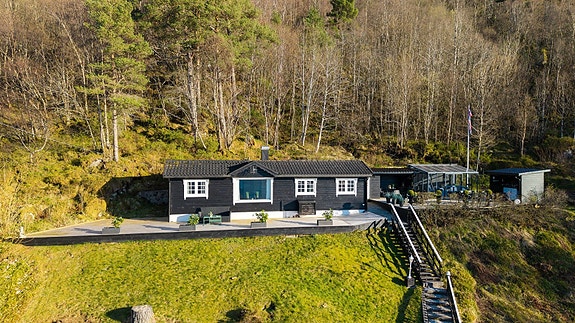 Velkommen til Vasstrandvegen 280 presentert av Marianne Stenseth v/Eiendomsmegler Vest!