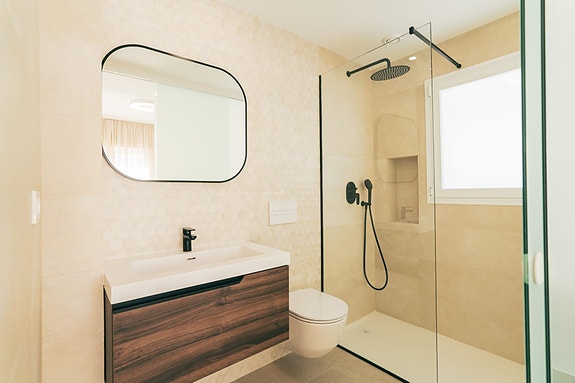 Nøkkelferdig villa | Privat basseng og takterrasse | Romslig planløsning - 3 soverom og 3 bad