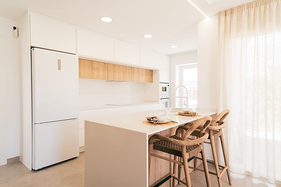 Luksuriøs villa med privat basseng og takterrasse | Romslig planløsning - 3 soverom og 3 bad