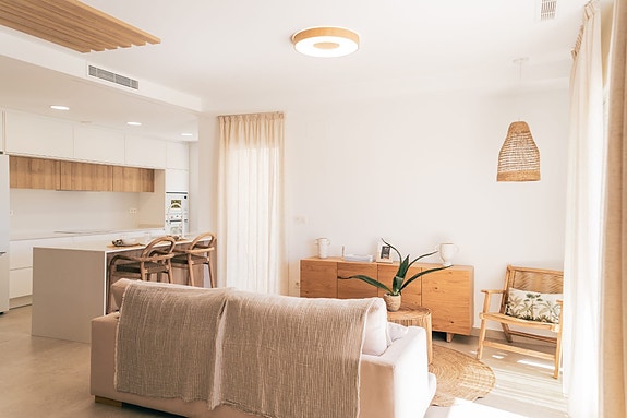 Luksuriøs villa med privat basseng og takterrasse | Romslig planløsning - 3 soverom og 3 bad