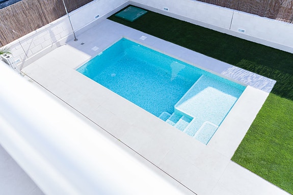 Luksuriøs villa med privat basseng og takterrasse | Romslig planløsning - 3 soverom og 3 bad