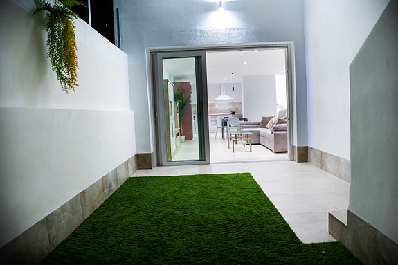 Råflott villa med privat basseng | 3 soverom, 2 bad og nydelig uteområde med takterrasse