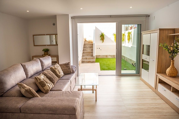 Råflott villa med privat basseng | 3 soverom, 2 bad og nydelig uteområde med takterrasse