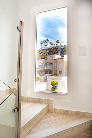 Råflott villa med privat basseng | 3 soverom, 2 bad og nydelig uteområde med takterrasse