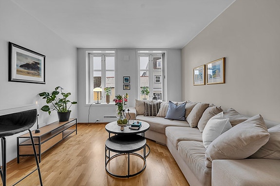 Velkommen til Nordre Tollbodgate 5A presentert av Marie Traasdahl Hansen v/ Hjem Eiendomsmegling