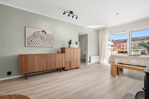 Velkommen til en innbydende 4-roms med attraktiv beliggenhet på Hallset