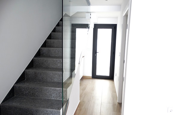 150 meter til stranden | Rekkehus med 3 soverom og 3 bad  | Flott uteplass med eget basseng  | Takterrasse 35m2