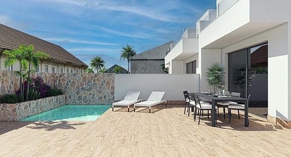 SOLGT! Kun 500 m fra nydelig strand | Moderne villa med 3 store soverom og 2 bad  | Flott uteplass med privat basseng