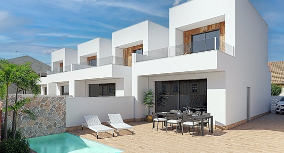 SOLGT! Kun 500 m fra nydelig strand | Moderne villa med 3 store soverom og 2 bad  | Flott uteplass med privat basseng