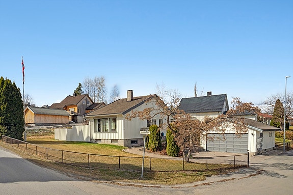 Velkommen til Seljevegen 2A! En fin enebolig med dobbelgarasje i populært boligstrøk