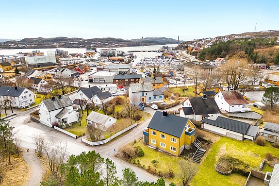 Enebolig beliggende i familievennlige omgivelser med kort vei til alle fasiliteter