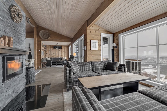 Storhaug + partnere med megler Stian Mathiassen presenterer Bringebærveien 4 i Målselv fjellandsby!