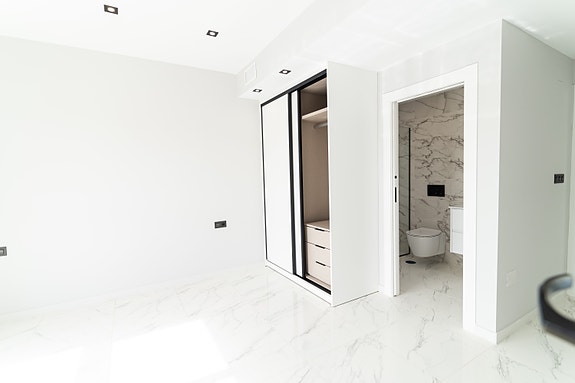 Råflott villa med 4 soverom og 3 bad | Attraktiv beliggenhet | Kort vei til nydelig strand | Høye kvaliteter