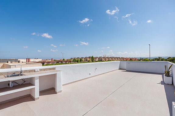 Ferdig til sommeren 25 | Nydelig villa i middelhavsstil | 3 romslige soverom | Fantastisk uteområdet med privat basseng